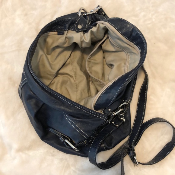 *sold* Innue Navy Blue Leather Medium Handbag - Picture 4 of 4